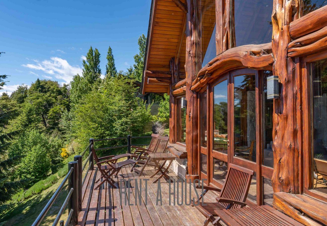 Casa en San Carlos de Bariloche - VENAH02 Espectacular casa con costa y vista al lago desde todos los ambientes.