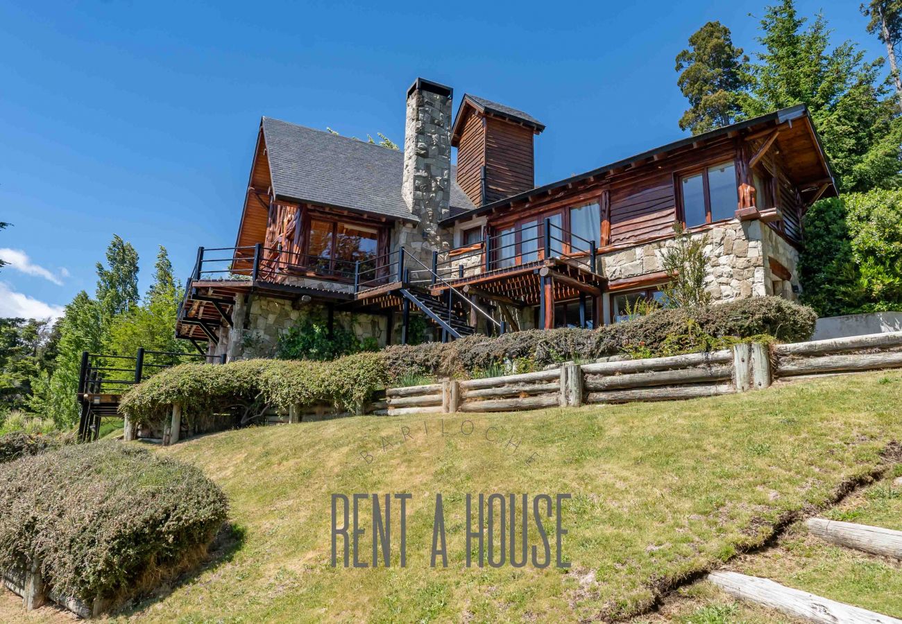 Casa en San Carlos de Bariloche - VENAH02 Espectacular casa con costa y vista al lago desde todos los ambientes.