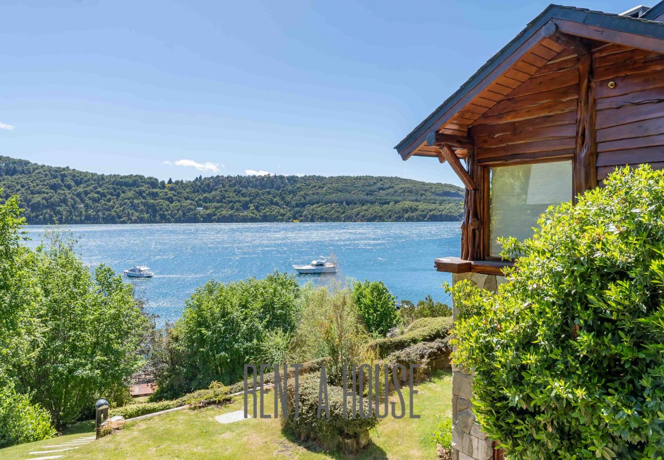 Casa en San Carlos de Bariloche - VENAH02 Espectacular casa con costa y vista al lago desde todos los ambientes.