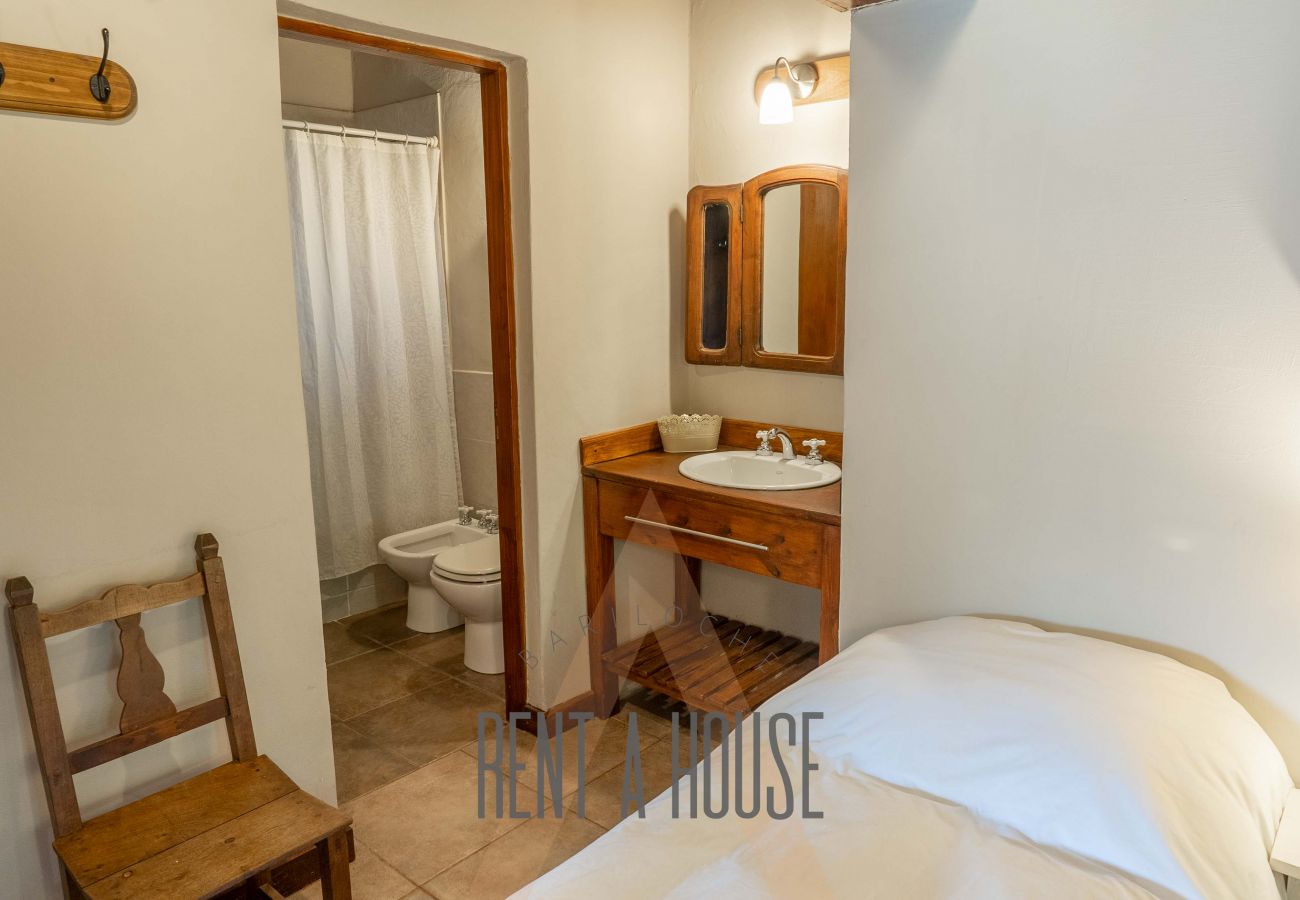 Cabaña en San Carlos de Bariloche - HUAPI20C Cálida cabaña en amplio terreno en la costa del Lago Nahuel Huapi