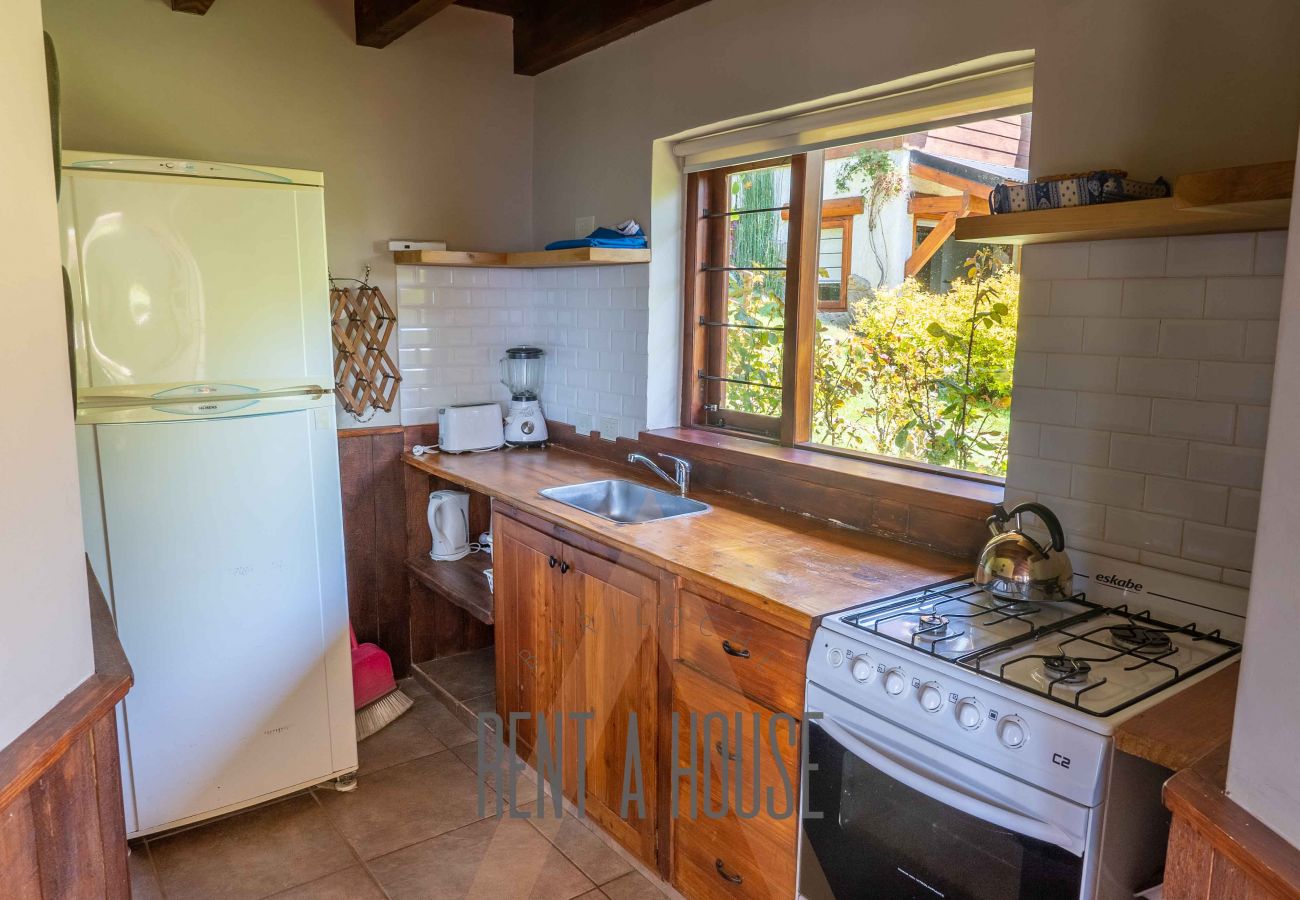 Cabaña en San Carlos de Bariloche - HUAPI20C Cálida cabaña en amplio terreno en la costa del Lago Nahuel Huapi