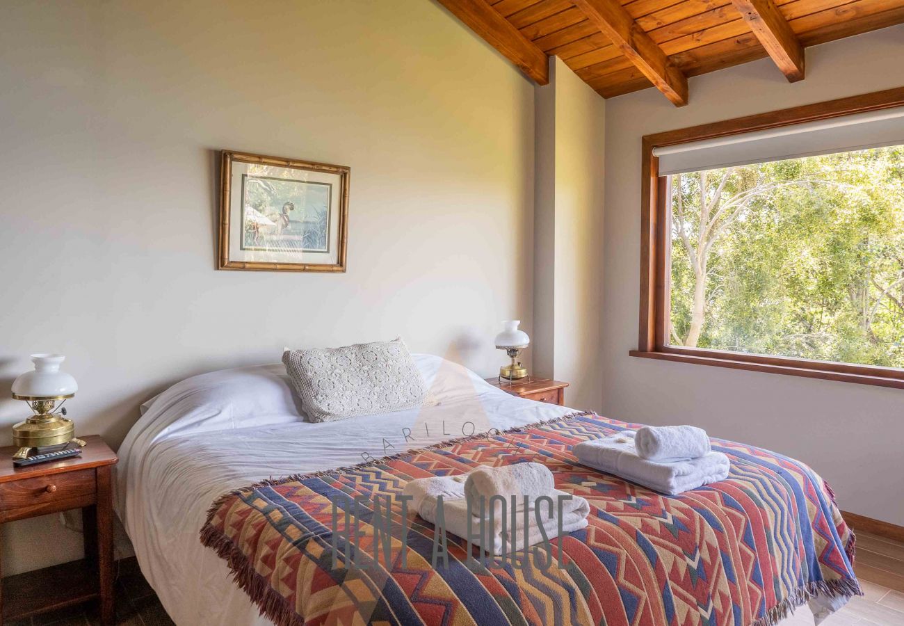 Cabaña en San Carlos de Bariloche - HUAPI20C Cálida cabaña en amplio terreno en la costa del Lago Nahuel Huapi