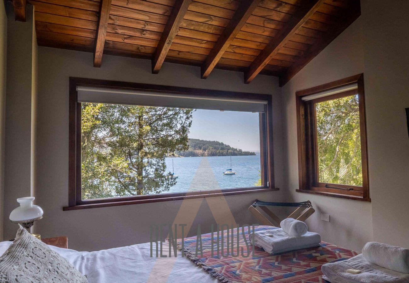 Cabaña en San Carlos de Bariloche - HUAPI20C Cálida cabaña en amplio terreno en la costa del Lago Nahuel Huapi