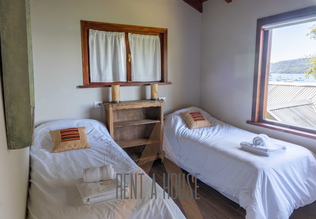 Cabaña en San Carlos de Bariloche - HUAPI20C Cálida cabaña en amplio terreno en la costa del Lago Nahuel Huapi