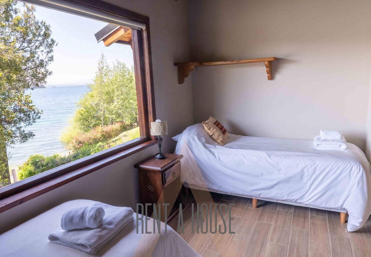 Cabaña en San Carlos de Bariloche - HUAPI20C Cálida cabaña en amplio terreno en la costa del Lago Nahuel Huapi