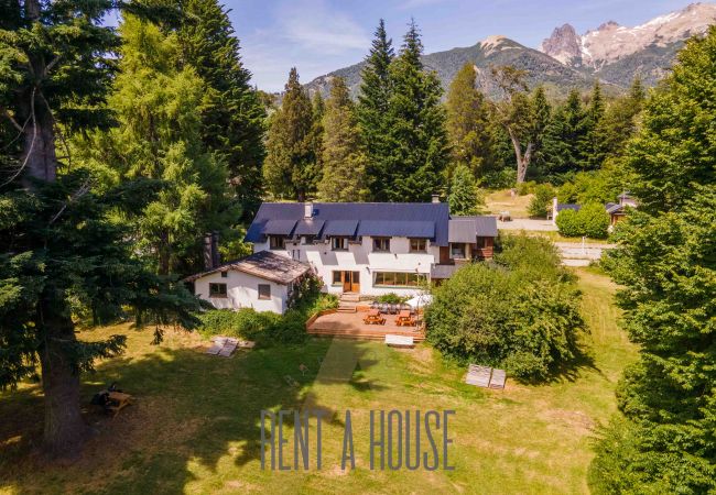 Casa en San Carlos de Bariloche - HUAPI27 Cálida casona en Circuito Chico con gran jardín y acceso a la playa