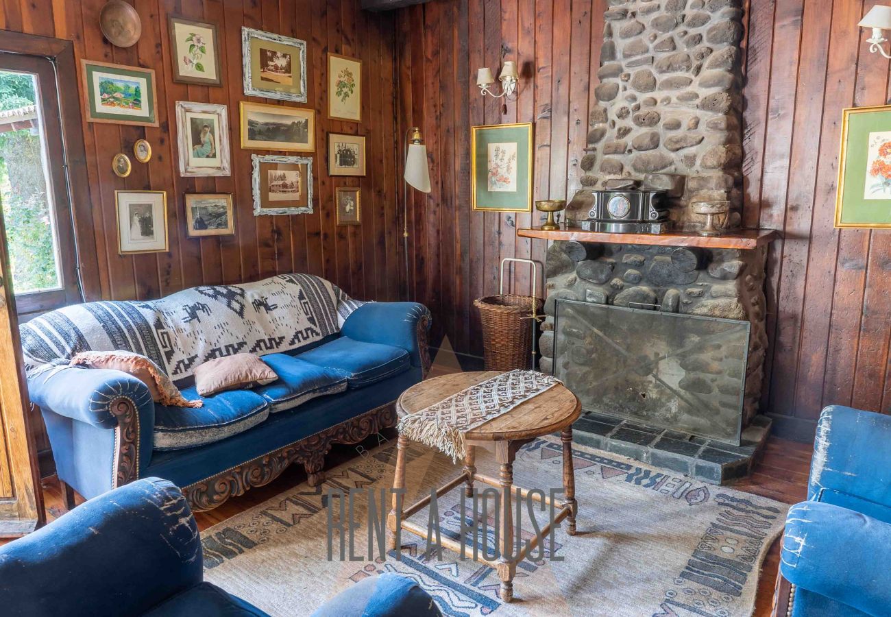 Casa en San Carlos de Bariloche - HUAPI27 Cálida casona en Circuito Chico con gran jardín y acceso a la playa