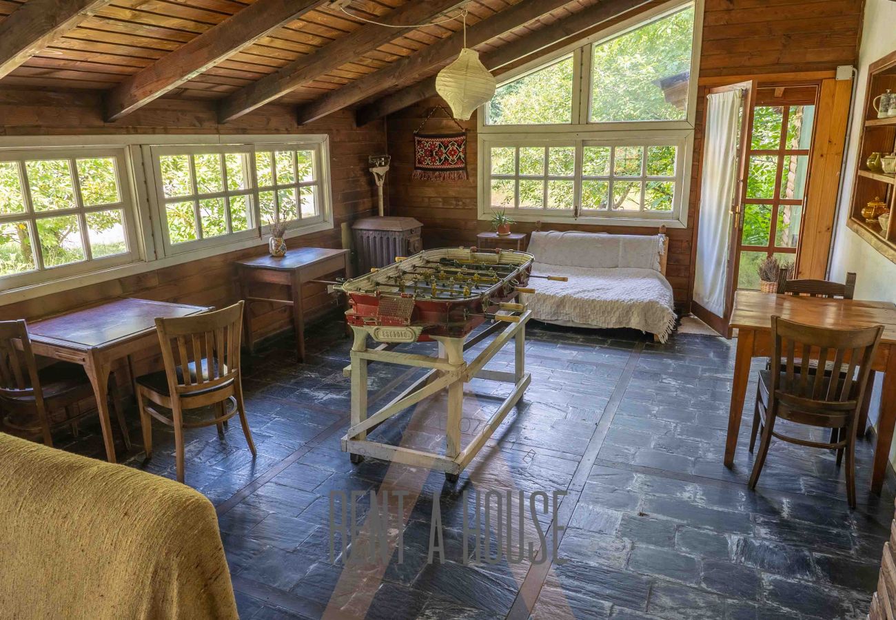 Casa en San Carlos de Bariloche - HUAPI27 Cálida casona en Circuito Chico con gran jardín y acceso a la playa