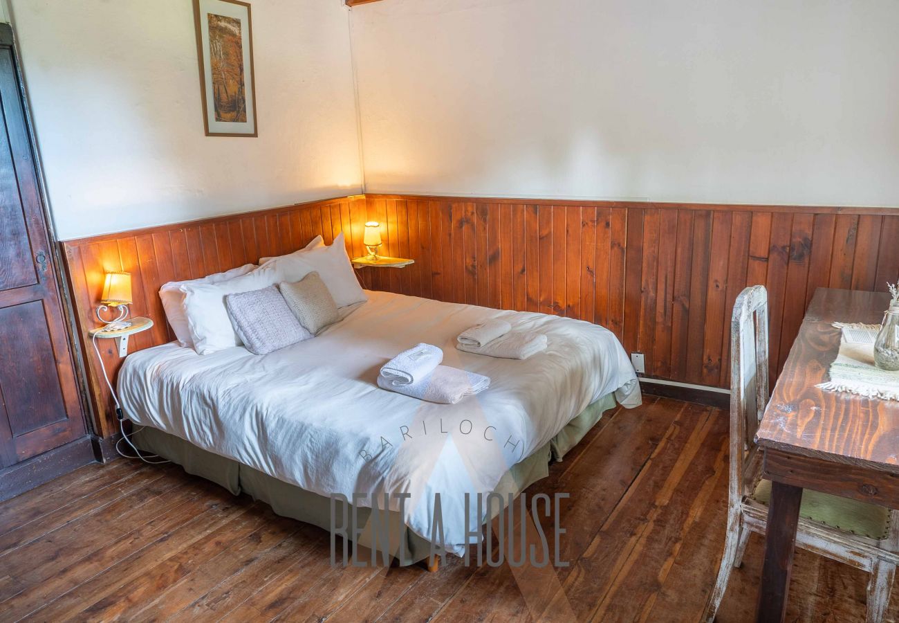 Casa en San Carlos de Bariloche - HUAPI27 Cálida casona en Circuito Chico con gran jardín y acceso a la playa