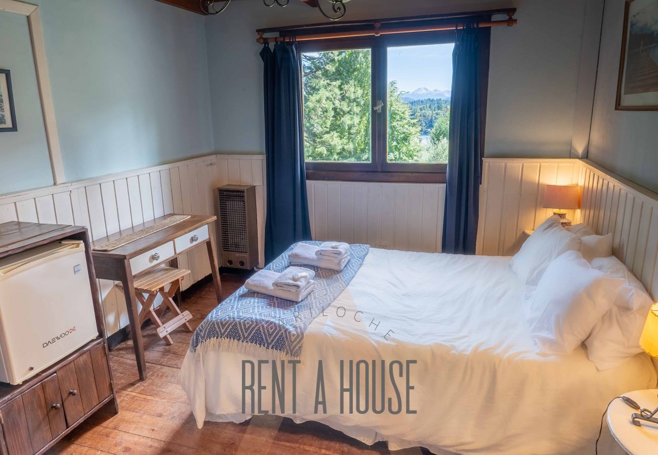 Casa en San Carlos de Bariloche - HUAPI27 Cálida casona en Circuito Chico con gran jardín y acceso a la playa