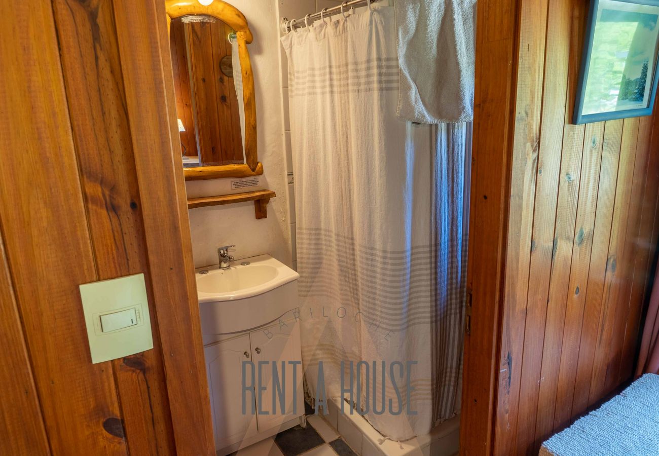 Casa en San Carlos de Bariloche - HUAPI27 Cálida casona en Circuito Chico con gran jardín y acceso a la playa