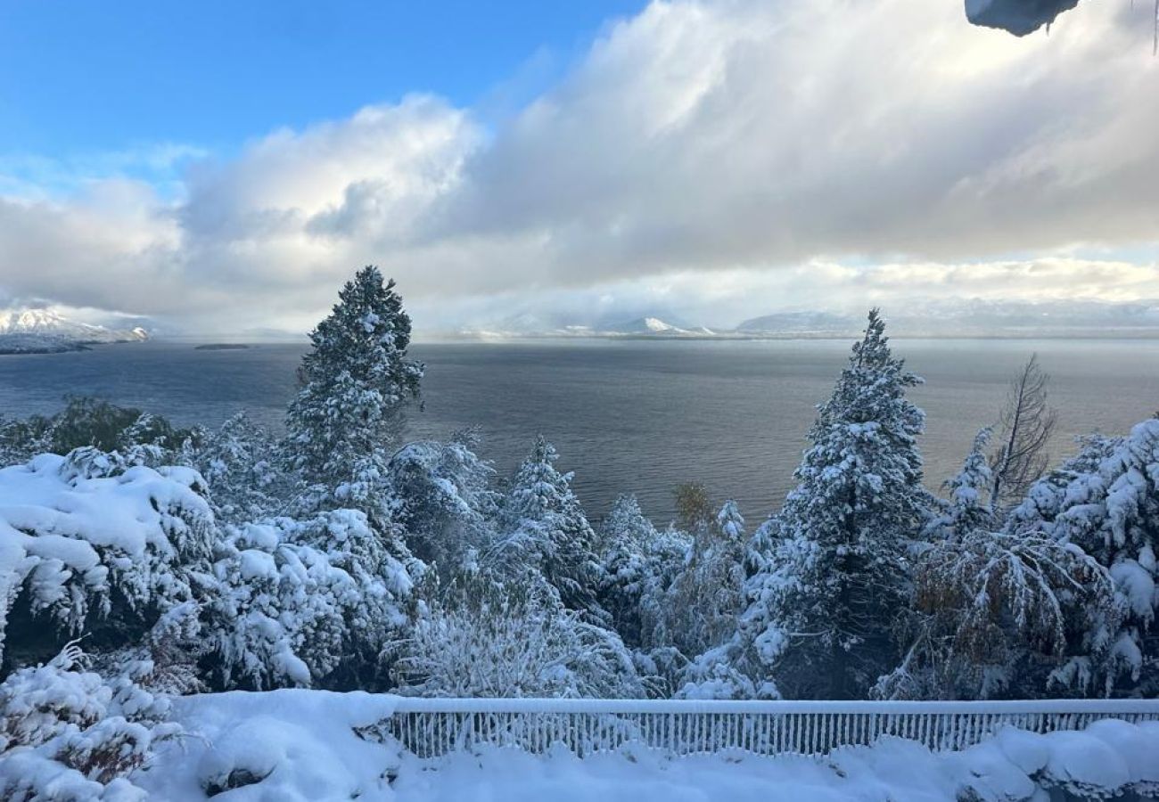 Casa en San Carlos de Bariloche - VIEW10 TREMENDA CASA EN BARILOCHE + VISTA AL LAGO + HOT TUB