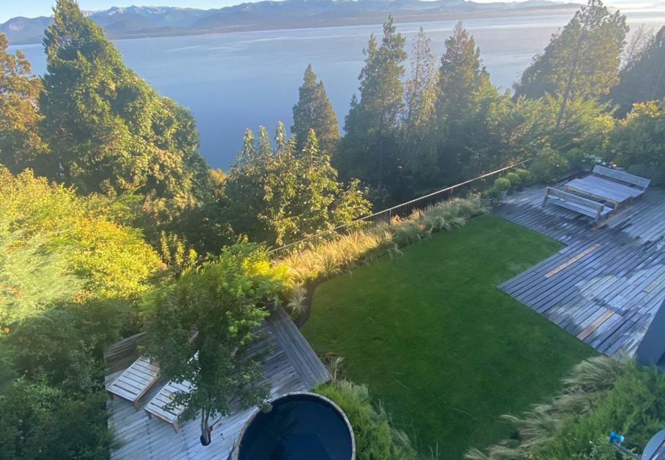 Casa en San Carlos de Bariloche - VIEW10 TREMENDA CASA EN BARILOCHE + VISTA AL LAGO + HOT TUB