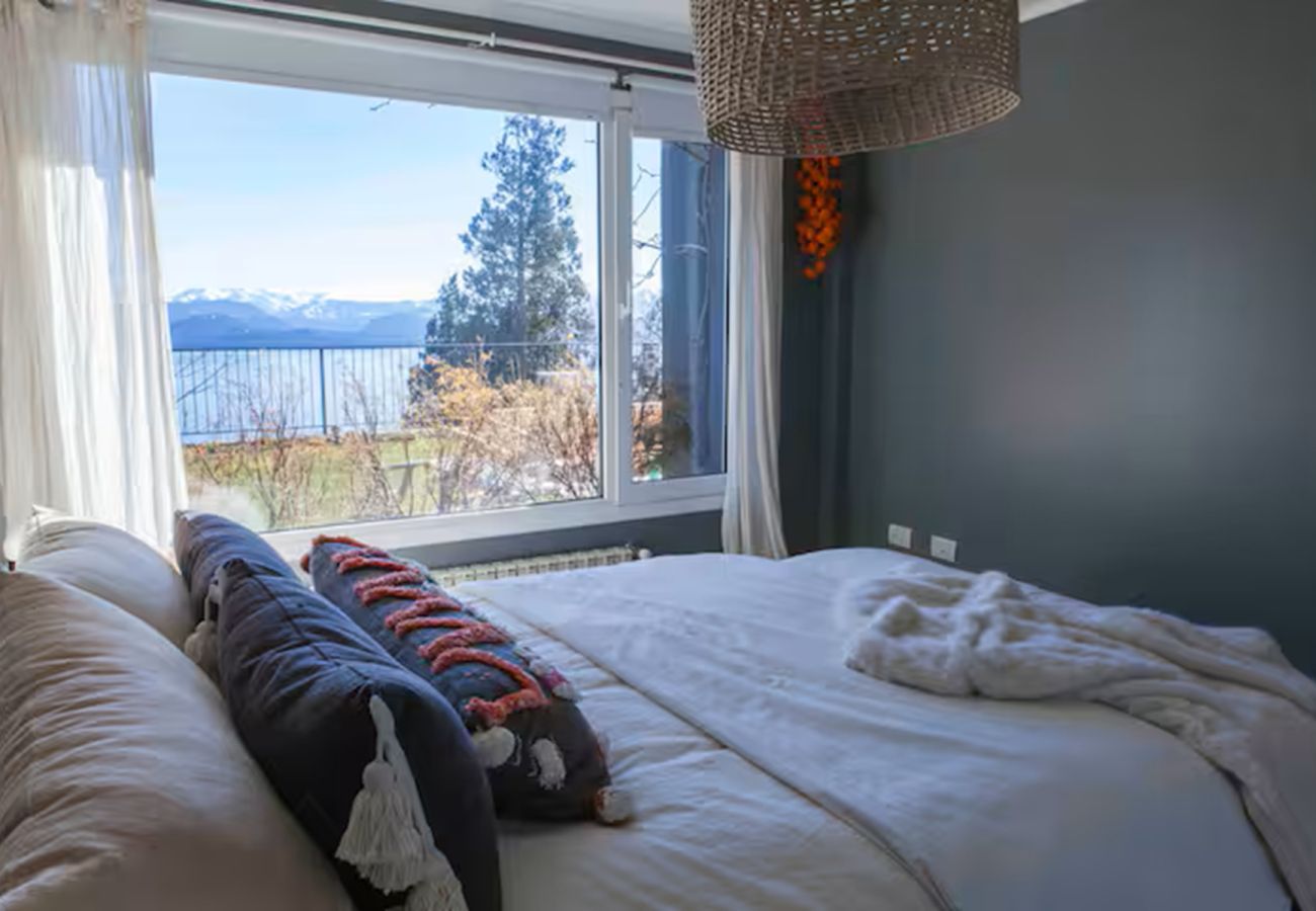 Casa en San Carlos de Bariloche - VIEW10 TREMENDA CASA EN BARILOCHE + VISTA AL LAGO + HOT TUB
