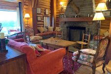 Casa en San Carlos de Bariloche - Tradicional casa en LLao Llao con excelente vista al Nahuel Huapi.