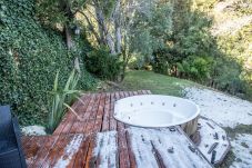 Casa en San Carlos de Bariloche - EXCELENTE Y AMPLIA CASA DE 500 MTS CON AMPLIO JARDÍN Y ARROYO