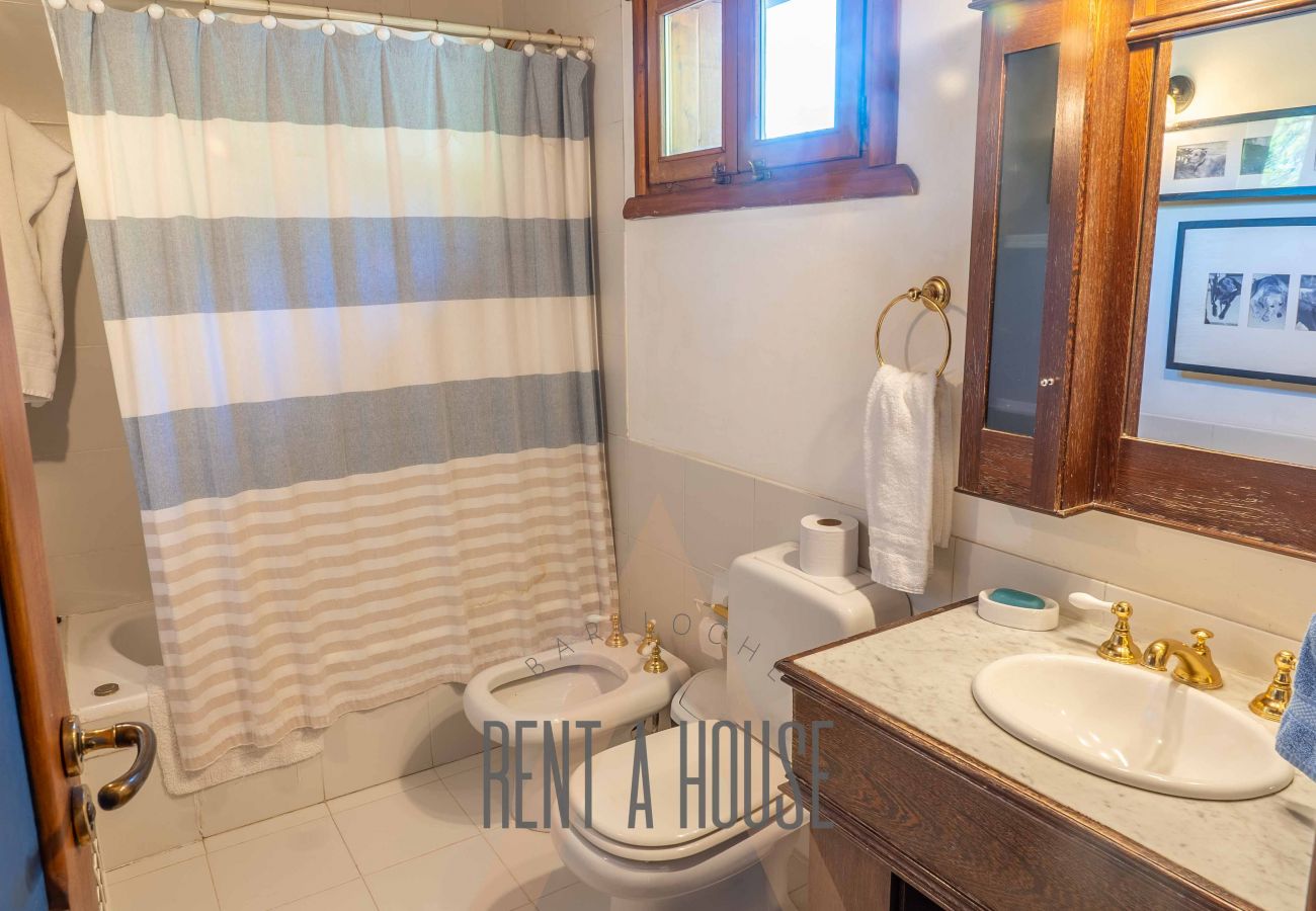 Casa en San Carlos de Bariloche - MORE01C ESPECTACULAR CASA A ORILLAS DEL LAGO MORENO CON PILETA CLIMATIZADA