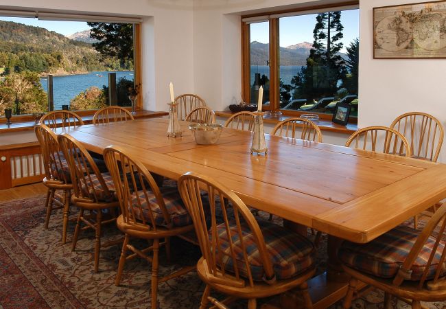 Casa en San Carlos de Bariloche - ESPECTACULAR CASA EN LLAO LLAO - COSTA DE LAGO, CANCHA DE TENIS Y JACUZZI Casa en San Carlos de Bariloche - ESPECTACULAR CASA EN LLAO LLAO - COSTA DE LAGO, CANCHA DE TENIS Y JACUZZI