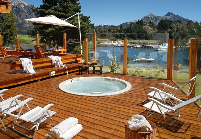 Casa en San Carlos de Bariloche - ESPECTACULAR CASA EN LLAO LLAO - COSTA DE LAGO, CANCHA DE TENIS Y JACUZZI Casa en San Carlos de Bariloche - ESPECTACULAR CASA EN LLAO LLAO - COSTA DE LAGO, CANCHA DE TENIS Y JACUZZI
