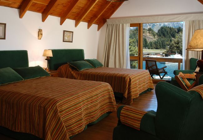 Casa en San Carlos de Bariloche - ESPECTACULAR CASA EN LLAO LLAO - COSTA DE LAGO, CANCHA DE TENIS Y JACUZZI Casa en San Carlos de Bariloche - ESPECTACULAR CASA EN LLAO LLAO - COSTA DE LAGO, CANCHA DE TENIS Y JACUZZI
