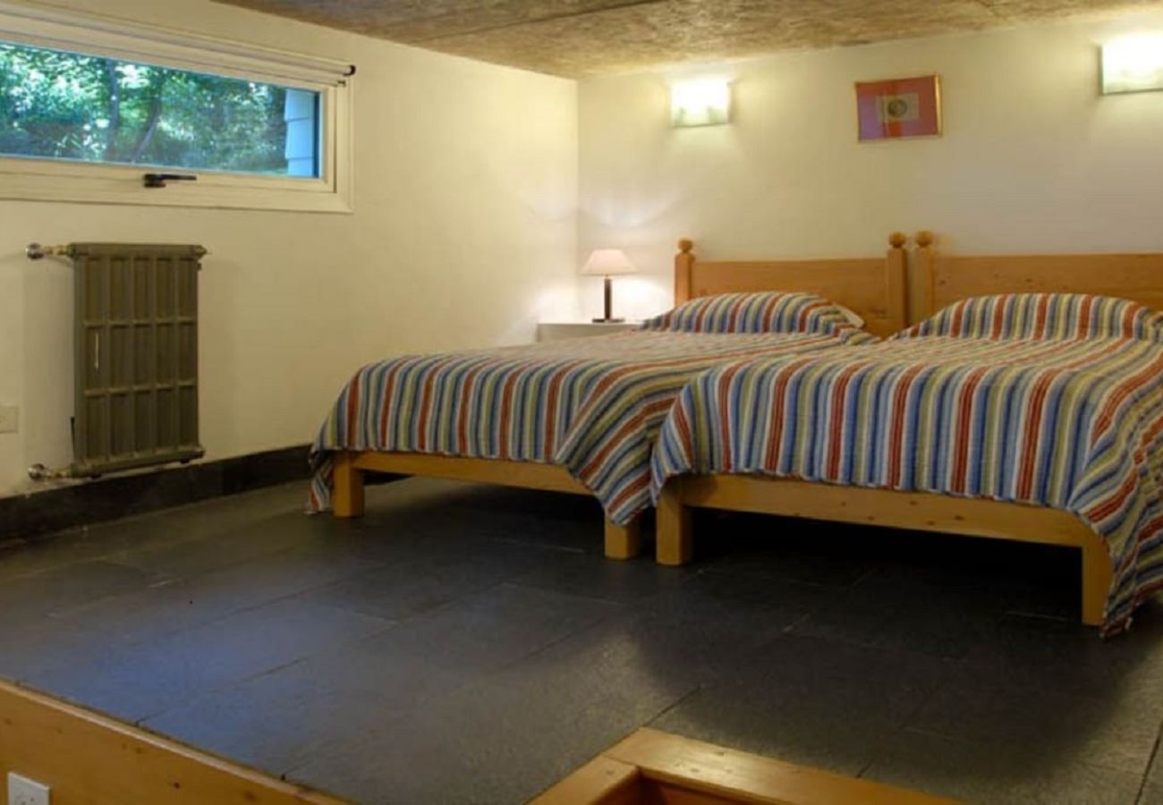 Casa en San Carlos de Bariloche - huapi10 Espectacular casa con amplia terraza y costa, a orillas del Lago Nahuel Huapi.