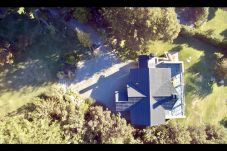 Casa en San Carlos de Bariloche - Espectacular casa con amplia terraza y costa, a orillas del Lago Nahuel Huapi.