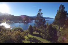 Casa en San Carlos de Bariloche - Espectacular casa con amplia terraza y costa, a orillas del Lago Nahuel Huapi.