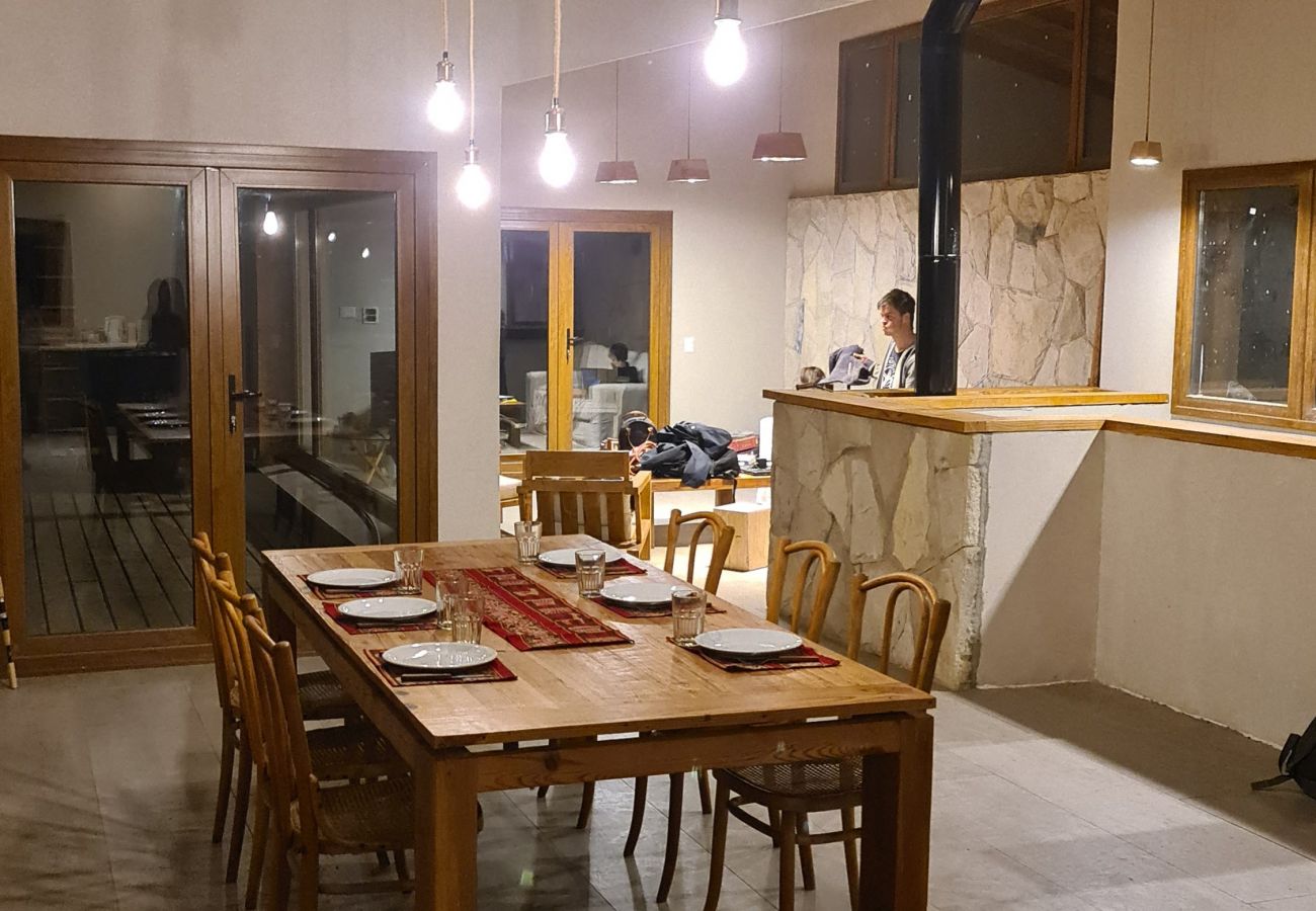 Casa en San Carlos de Bariloche - ARE33 CASA EN ARELAUQUEN CON IMPONENTES VISTAS