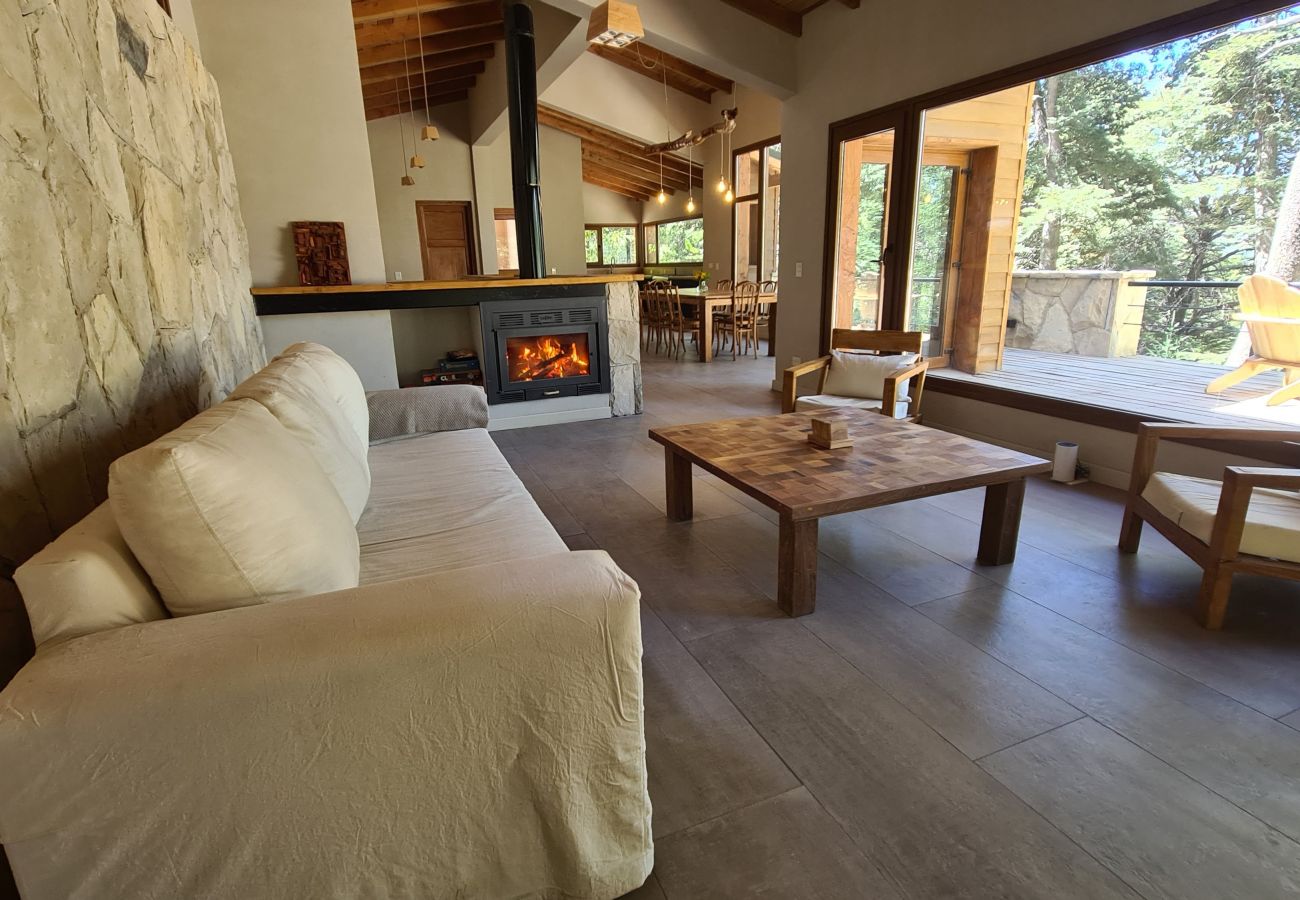 Casa en San Carlos de Bariloche - ARE33 CASA EN ARELAUQUEN CON IMPONENTES VISTAS