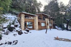 Casa en San Carlos de Bariloche - ARE33 CASA EN ARELAUQUEN CON IMPONENTES VISTAS