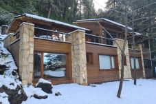 Casa en San Carlos de Bariloche - ARE33 CASA EN ARELAUQUEN CON IMPONENTES VISTAS