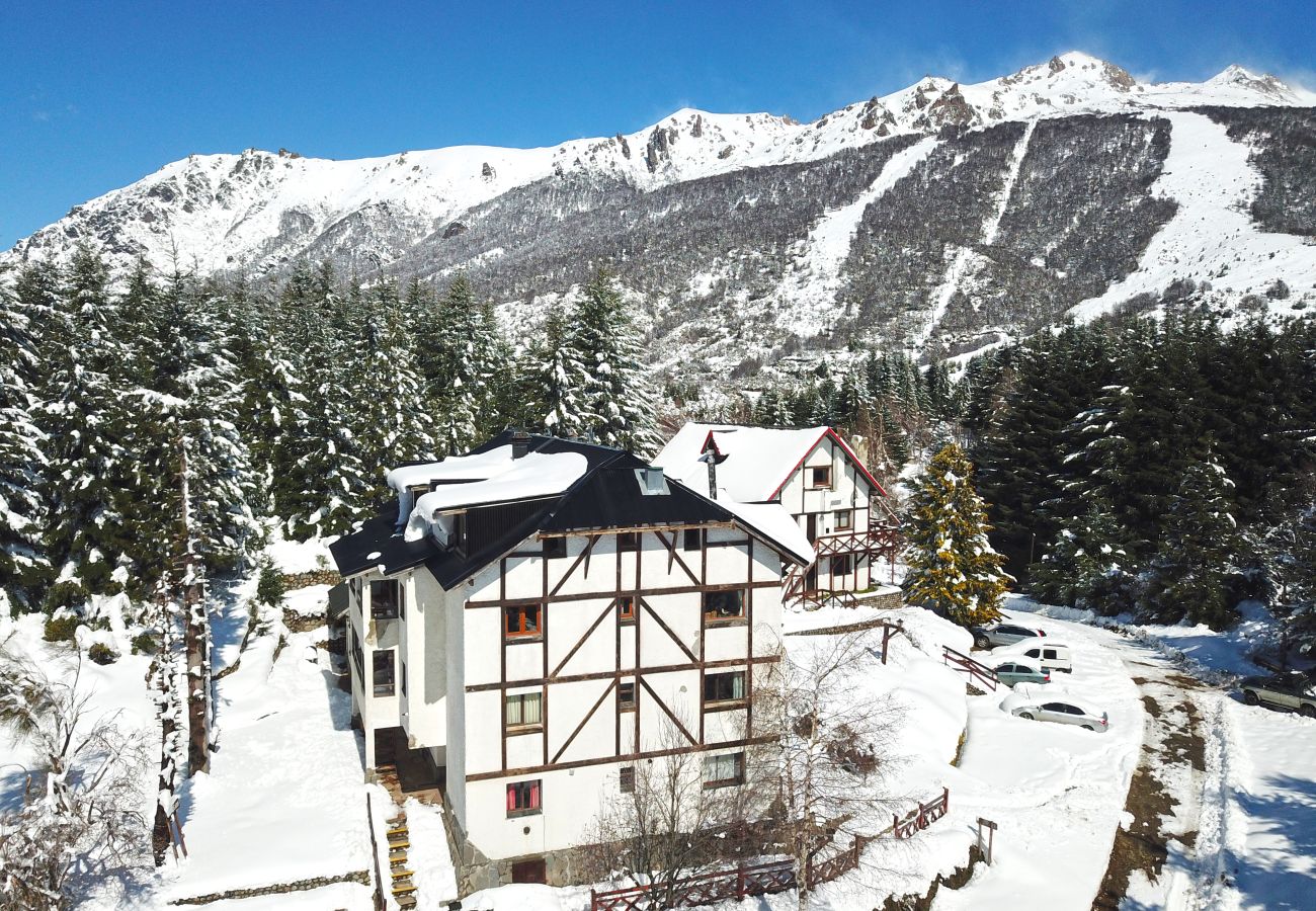 Apartamento en San Carlos de Bariloche - CATE05- Gran departamento con 4 dormitorios y capacidad para 10 personas
