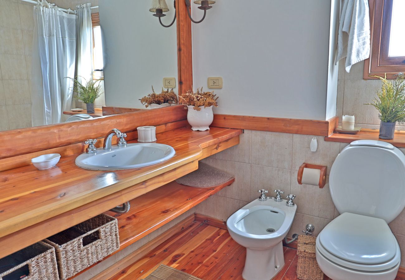 Apartamento en San Carlos de Bariloche - CATE05- Gran departamento con 4 dormitorios y capacidad para 10 personas