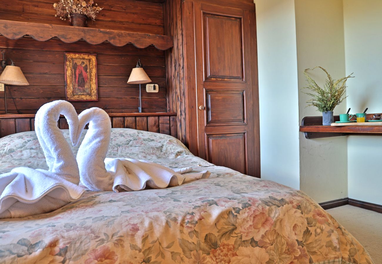 Apartamento en San Carlos de Bariloche - CATE05- Gran departamento con 4 dormitorios y capacidad para 10 personas