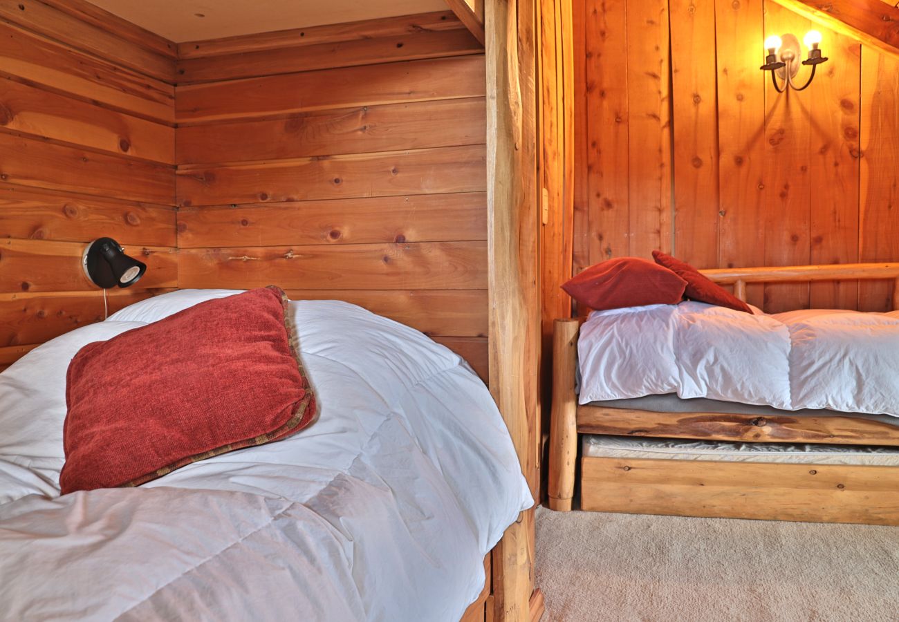 Apartamento en San Carlos de Bariloche - CATE05- Gran departamento con 4 dormitorios y capacidad para 10 personas