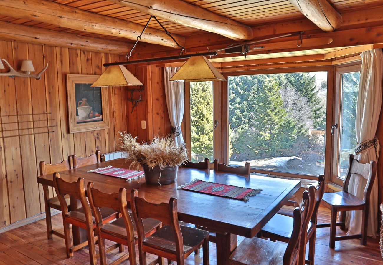 Apartamento en San Carlos de Bariloche - CATE05- Gran departamento con 4 dormitorios y capacidad para 10 personas