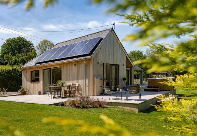 Casa en Shaldon - Sunnybrook - Carbon Neutral, Woodfired Hottub, near beach Casa en Shaldon - Sunnybrook - Carbon Neutral, Woodfired Hottub, near beach