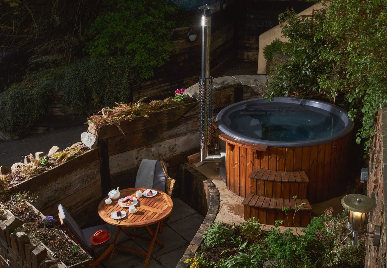 Apartamento en Lower Ashton - Swallows End – Romantic Dartmoor Retreat with Hot Tub & Indoor Pool