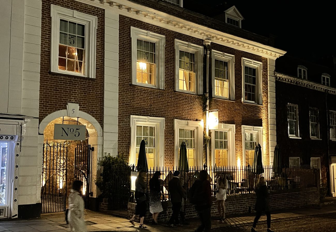 Apartamento en Exeter - Cathedral Yard - Art Deco Luxury Apartment with Iconic Exeter Cathedral Views