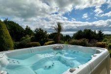 Casa en Paignton - The Spinney - Large home with hot tub, gym, amazing sea views