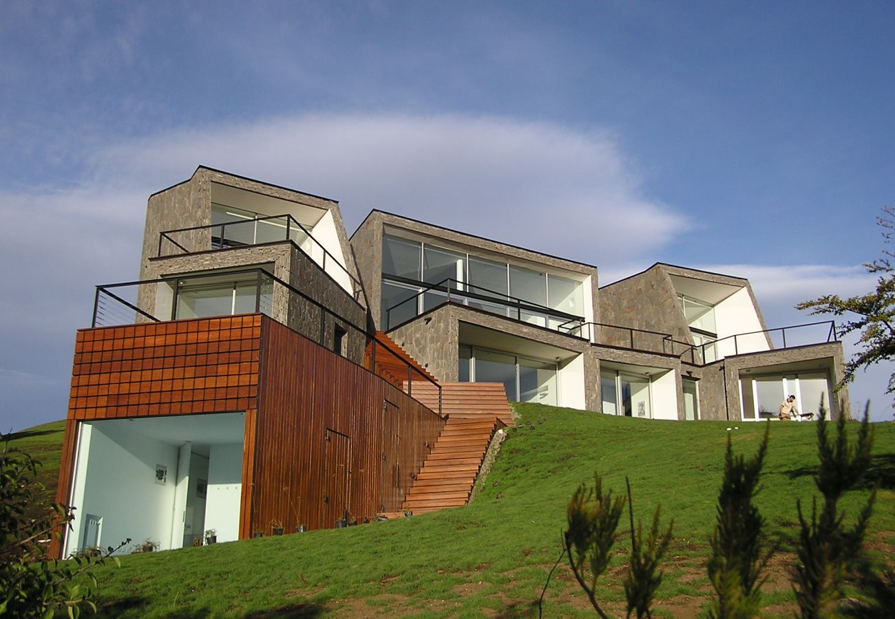Casa en San Carlos de Bariloche - ARE07 MODERNA CASA UBICADA EN ARELAUQUEN CON VISTA AL LAGO Y A LA MONTAÑA