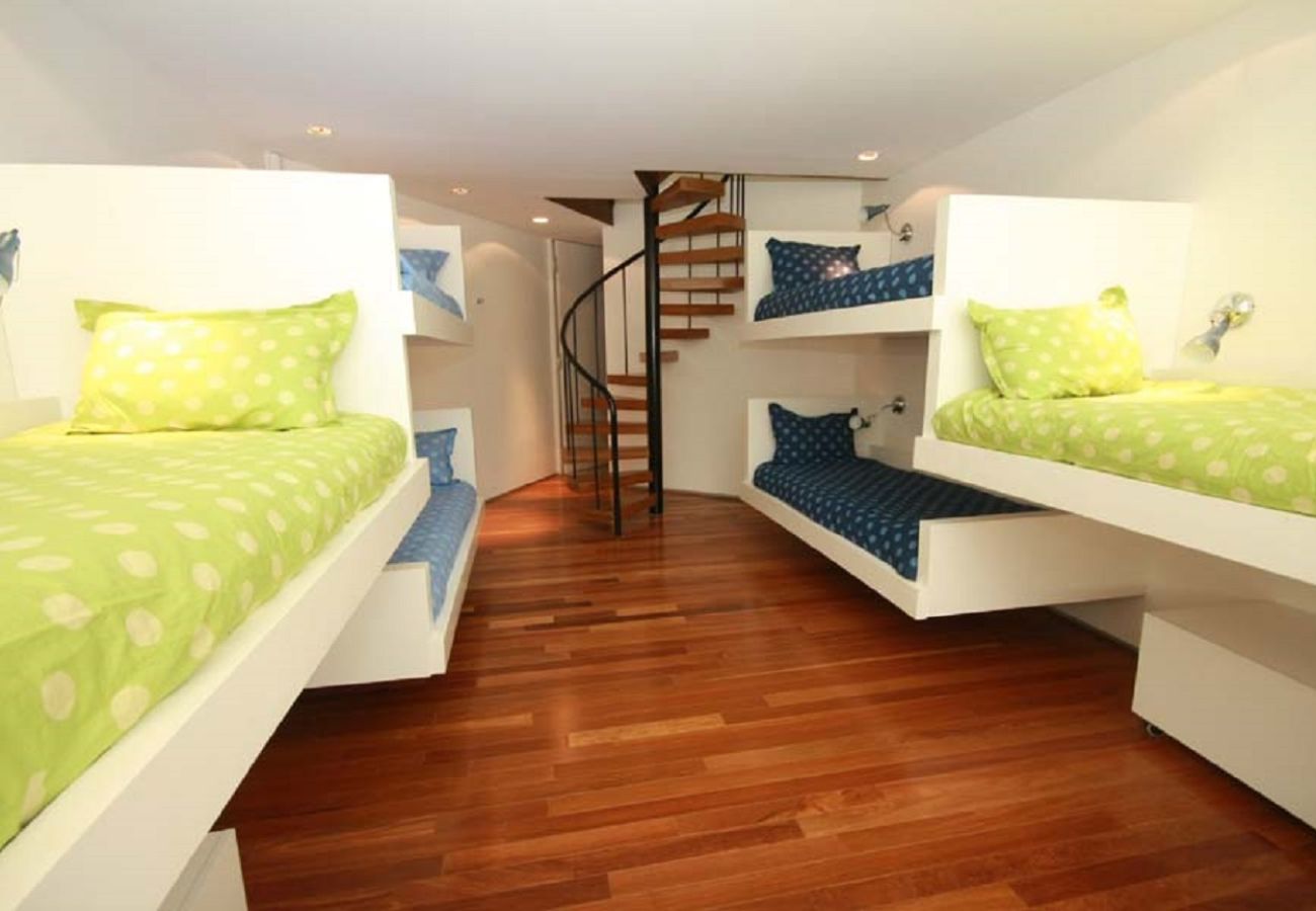 Casa en San Carlos de Bariloche - ARE07 MODERNA CASA UBICADA EN ARELAUQUEN CON VISTA AL LAGO Y A LA MONTAÑA