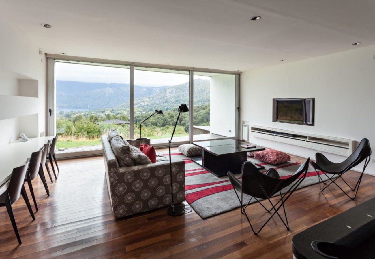Casa en San Carlos de Bariloche - ARE07 MODERNA CASA UBICADA EN ARELAUQUEN CON VISTA AL LAGO Y A LA MONTAÑA