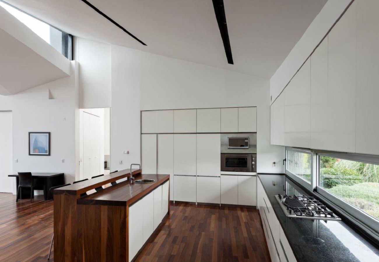 Casa en San Carlos de Bariloche - ARE07 MODERNA CASA UBICADA EN ARELAUQUEN CON VISTA AL LAGO Y A LA MONTAÑA