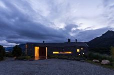 Casa en San Carlos de Bariloche - ARE07 MODERNA CASA UBICADA EN ARELAUQUEN CON VISTA AL LAGO Y A LA MONTAÑA