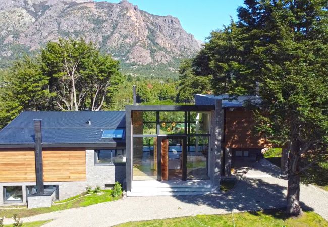 Casa en San Carlos de Bariloche - CASA EN ARELAUQUEN CON INCREIBLES VISTAS EN TODOS SUS AMBIENTES