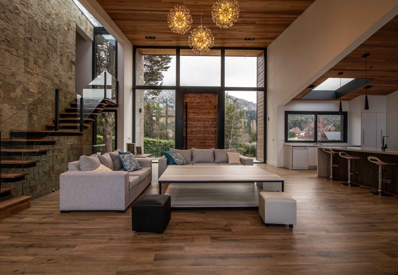 Casa en San Carlos de Bariloche - CASA EN ARELAUQUEN CON INCREIBLES VISTAS EN TODOS SUS AMBIENTES