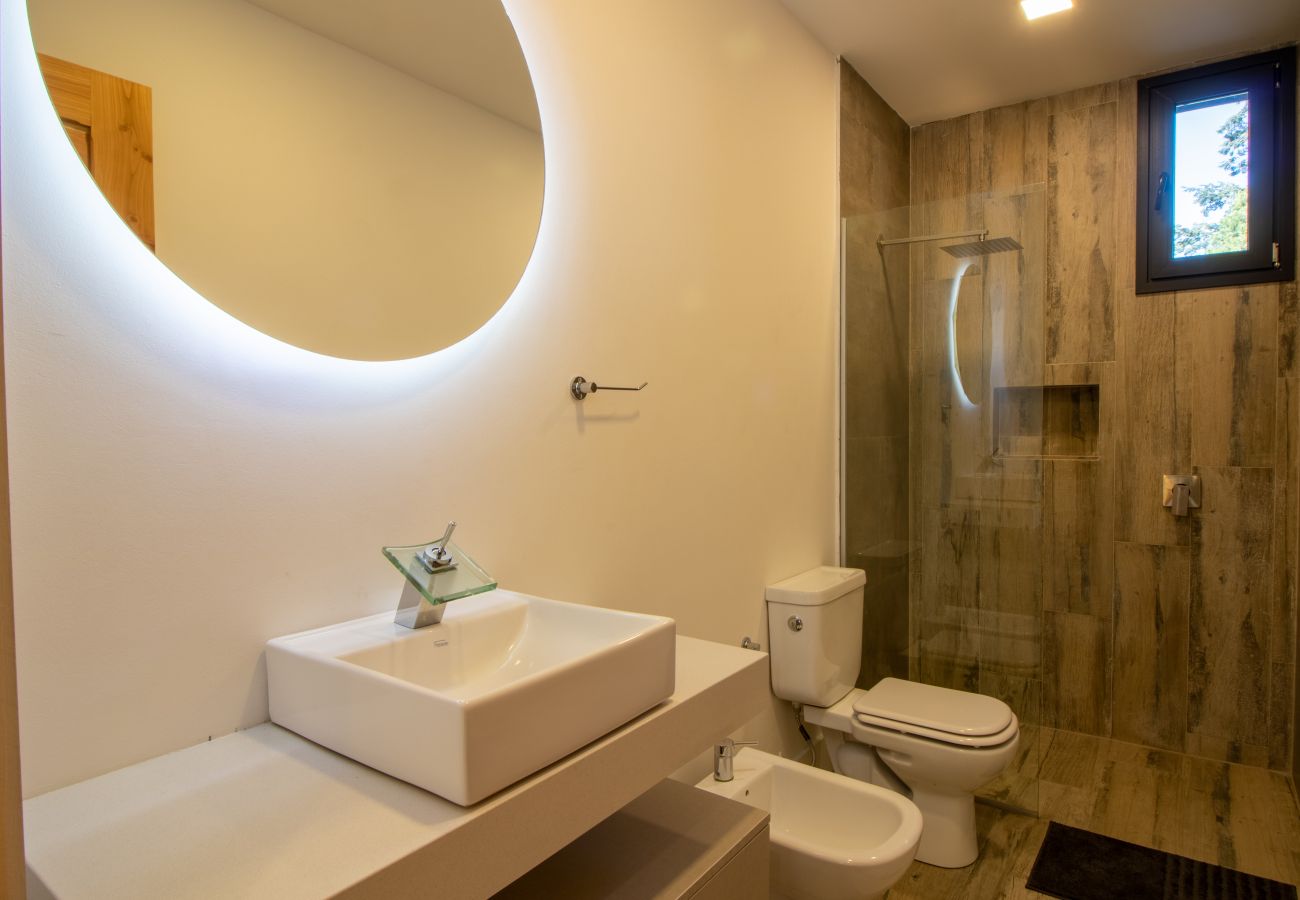 Casa en San Carlos de Bariloche - CASA EN ARELAUQUEN CON INCREIBLES VISTAS EN TODOS SUS AMBIENTES