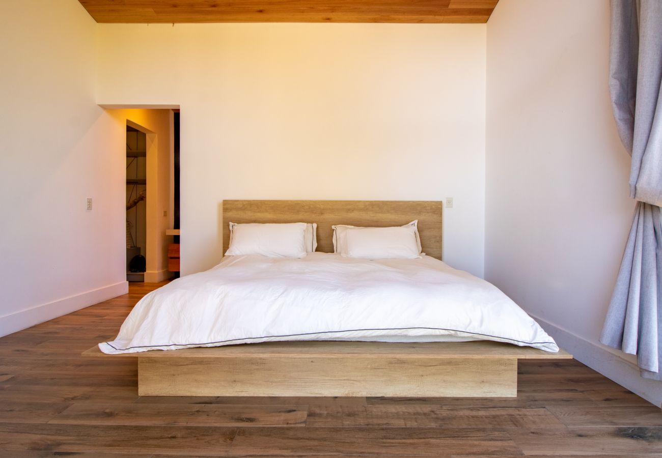 Casa en San Carlos de Bariloche - CASA EN ARELAUQUEN CON INCREIBLES VISTAS EN TODOS SUS AMBIENTES