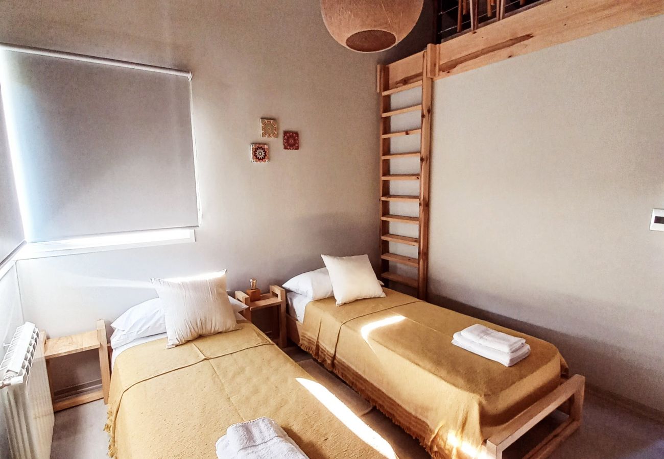 Cabaña en San Carlos de Bariloche - Cálido complejo de 3 dúplex ubicados a 20 mts de la playa del Lago Moreno.